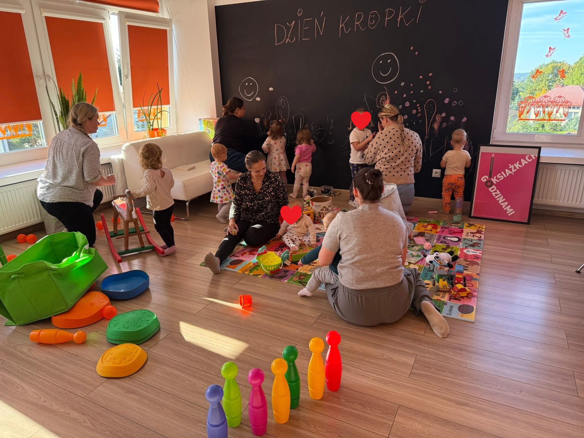 Wspólna zabawa dzieci z DKK dla Malucha.