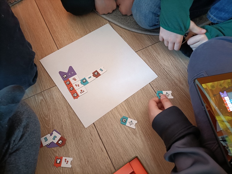 układanie gry na podłodze