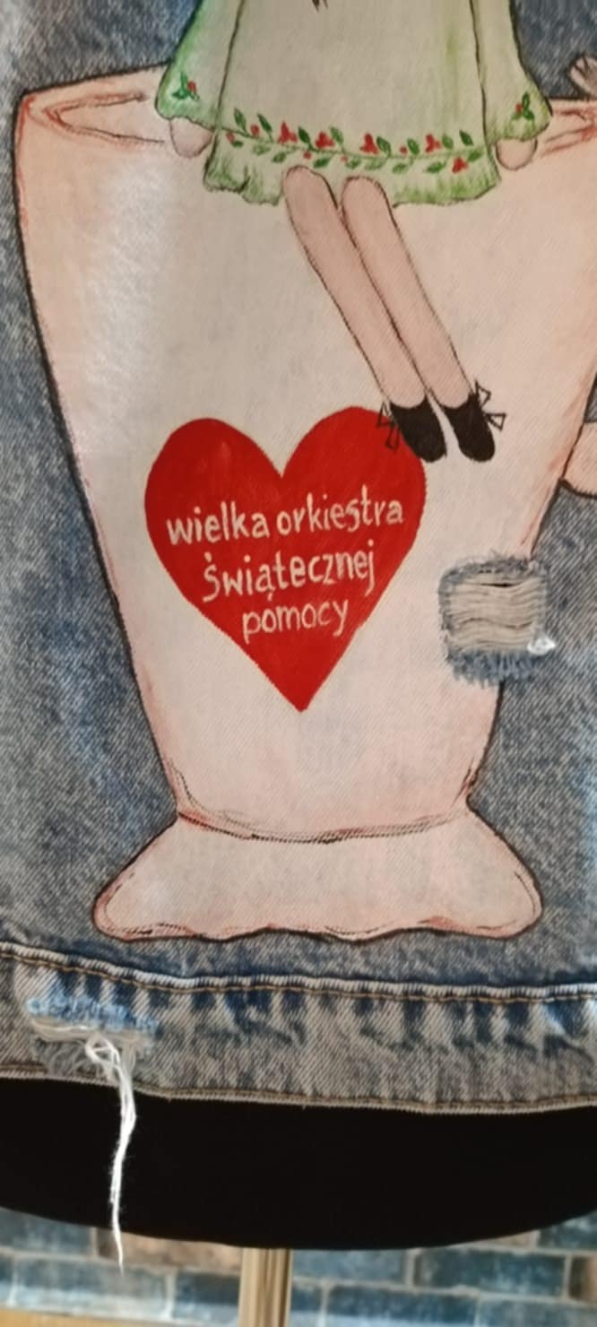 kurtka z rysunkiem kobiety w filiżance
