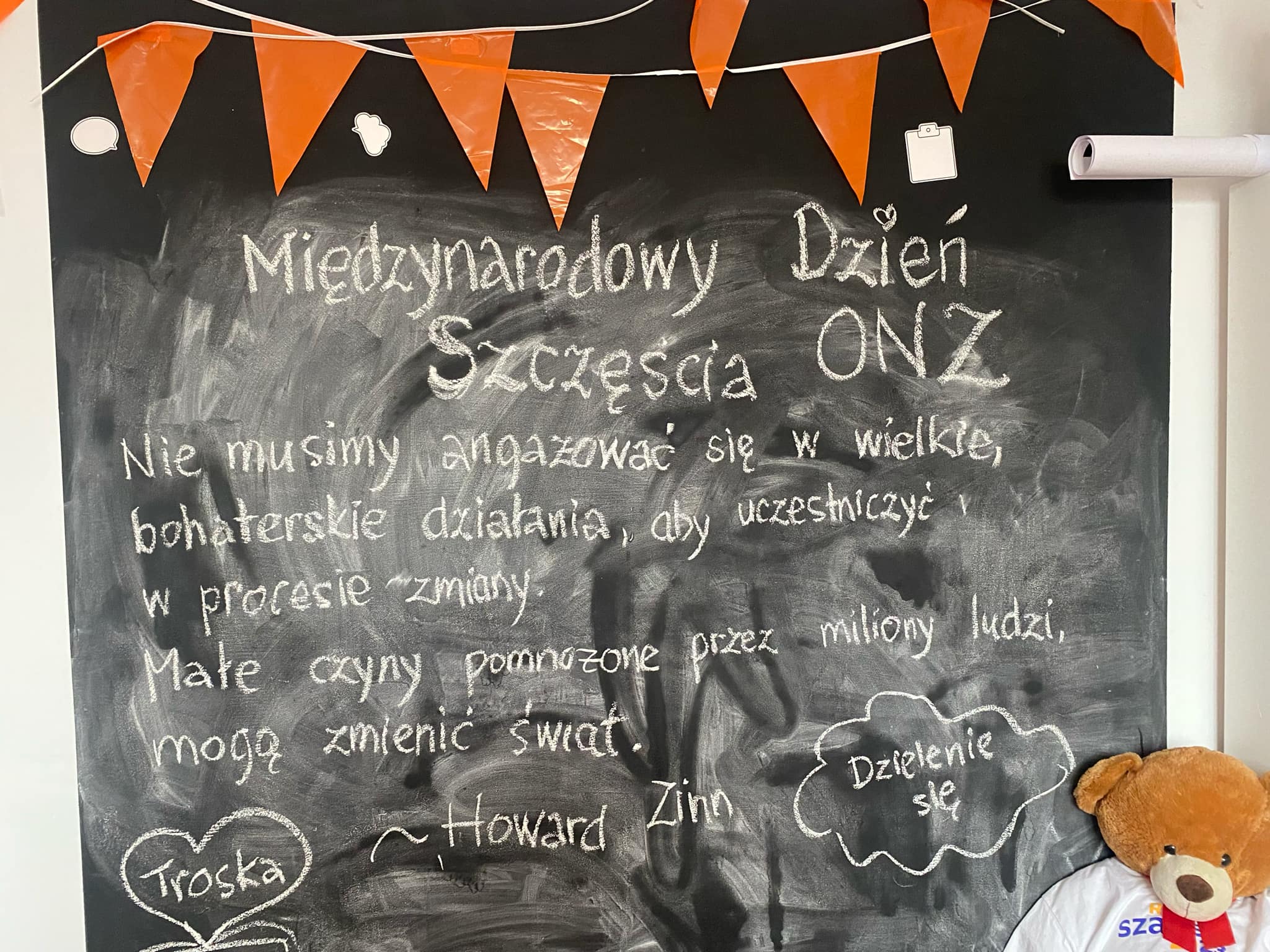 Napis na tablicy kredowej.