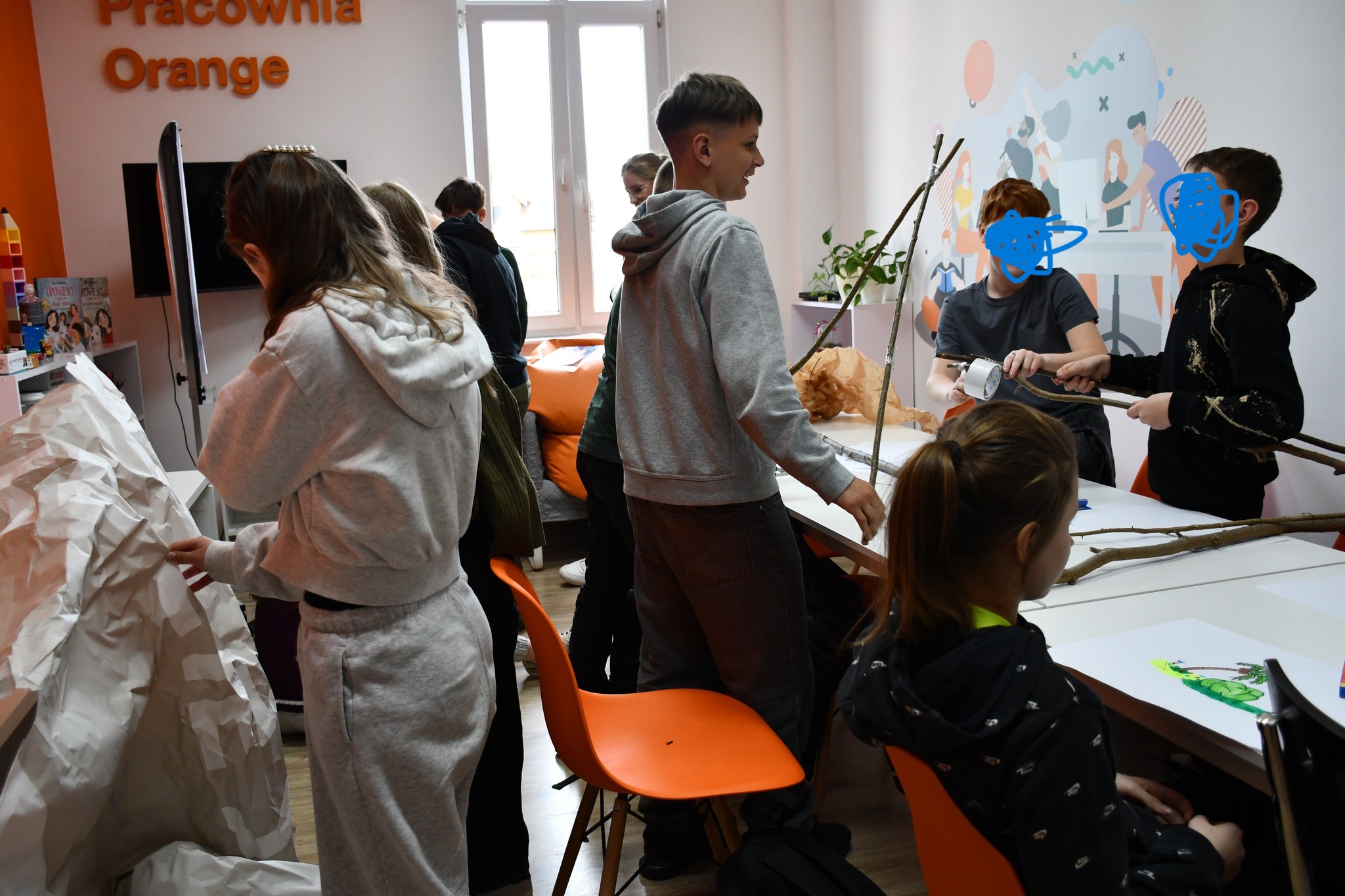 Grupa dzieci w Pracowni Orange.