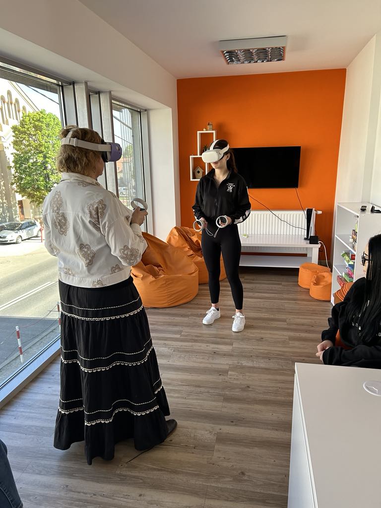 Dwie osoby w goglach VR.