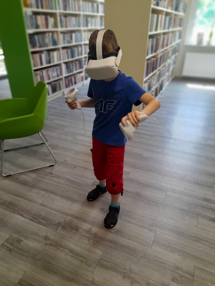uczestnik warsztatów w okularach VR