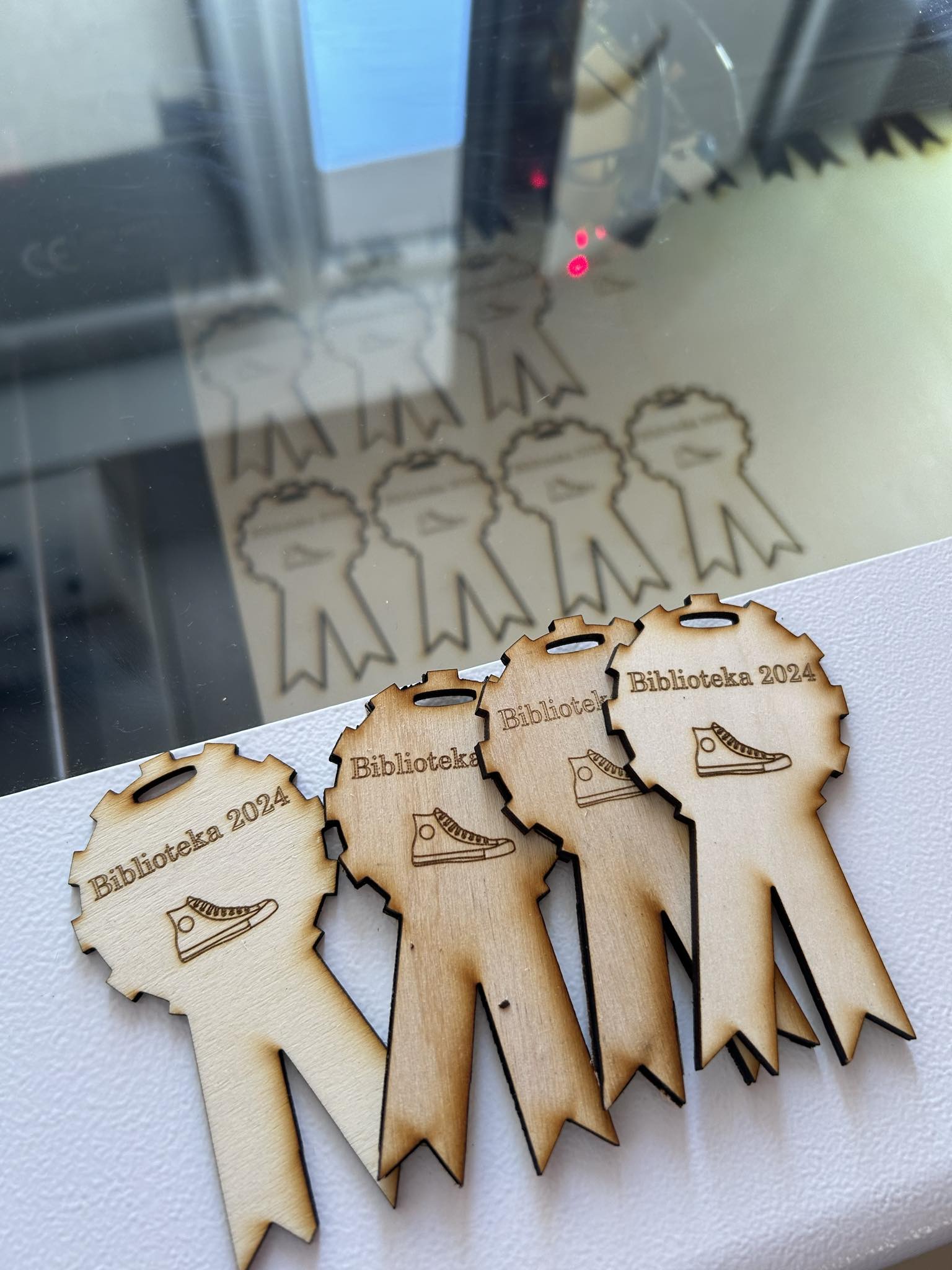 Medal wykonany za pomocą plotera laserowego.