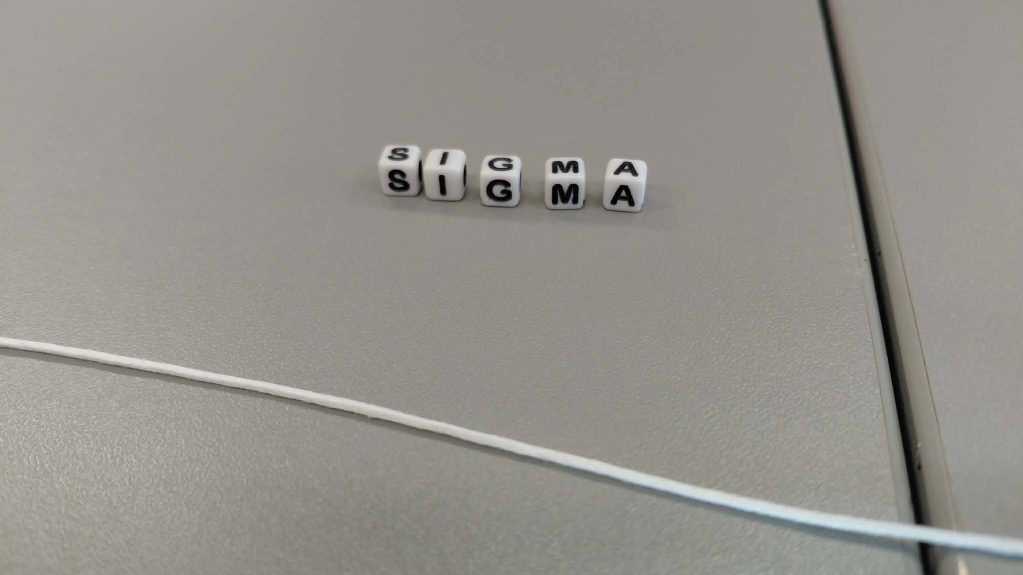 ułożony napis z koralików