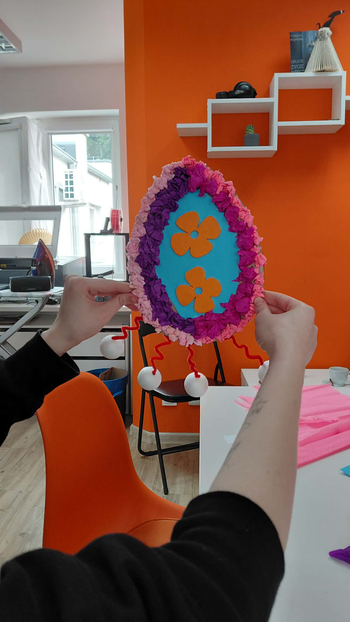 pisanka wykonana z bibuły