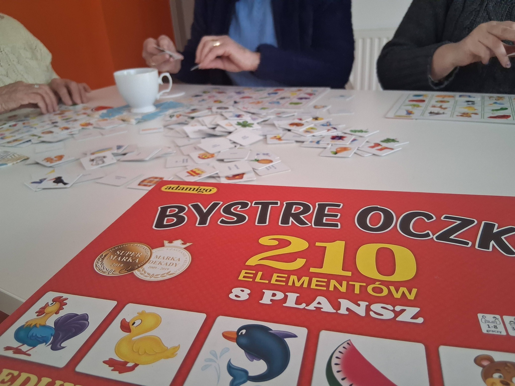 rozłożona gra bystre oczko na stole