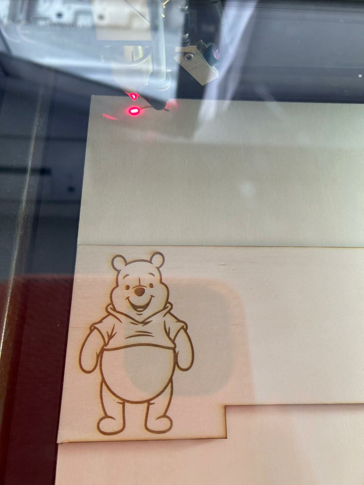 proces tworzenia rozdzielaczy na ploterze laserowym