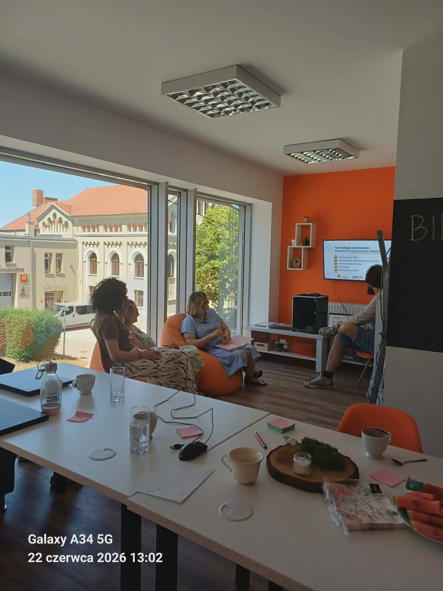 zdjęcie wszystkich uczestników podczas prezentacji