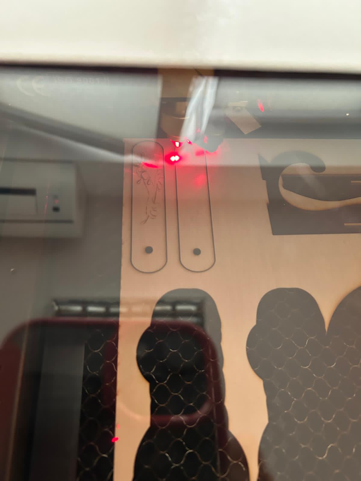 wycinamy zakładki na ploterze laserowym