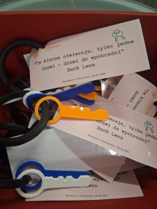 wydrukowane na drukarce 3d klucze z cytatem