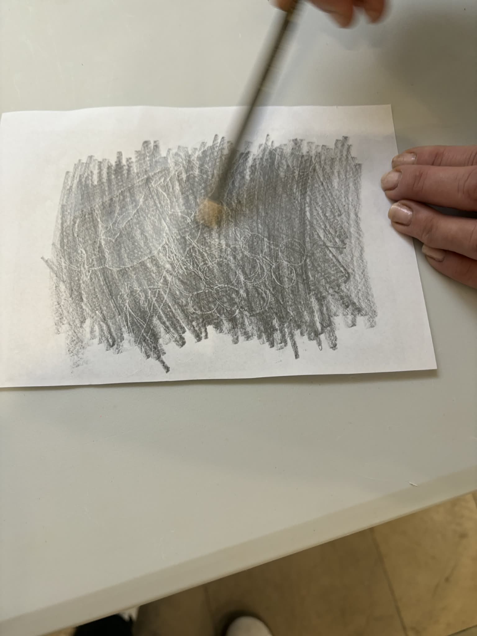 kartka zamalowana ołówkiem