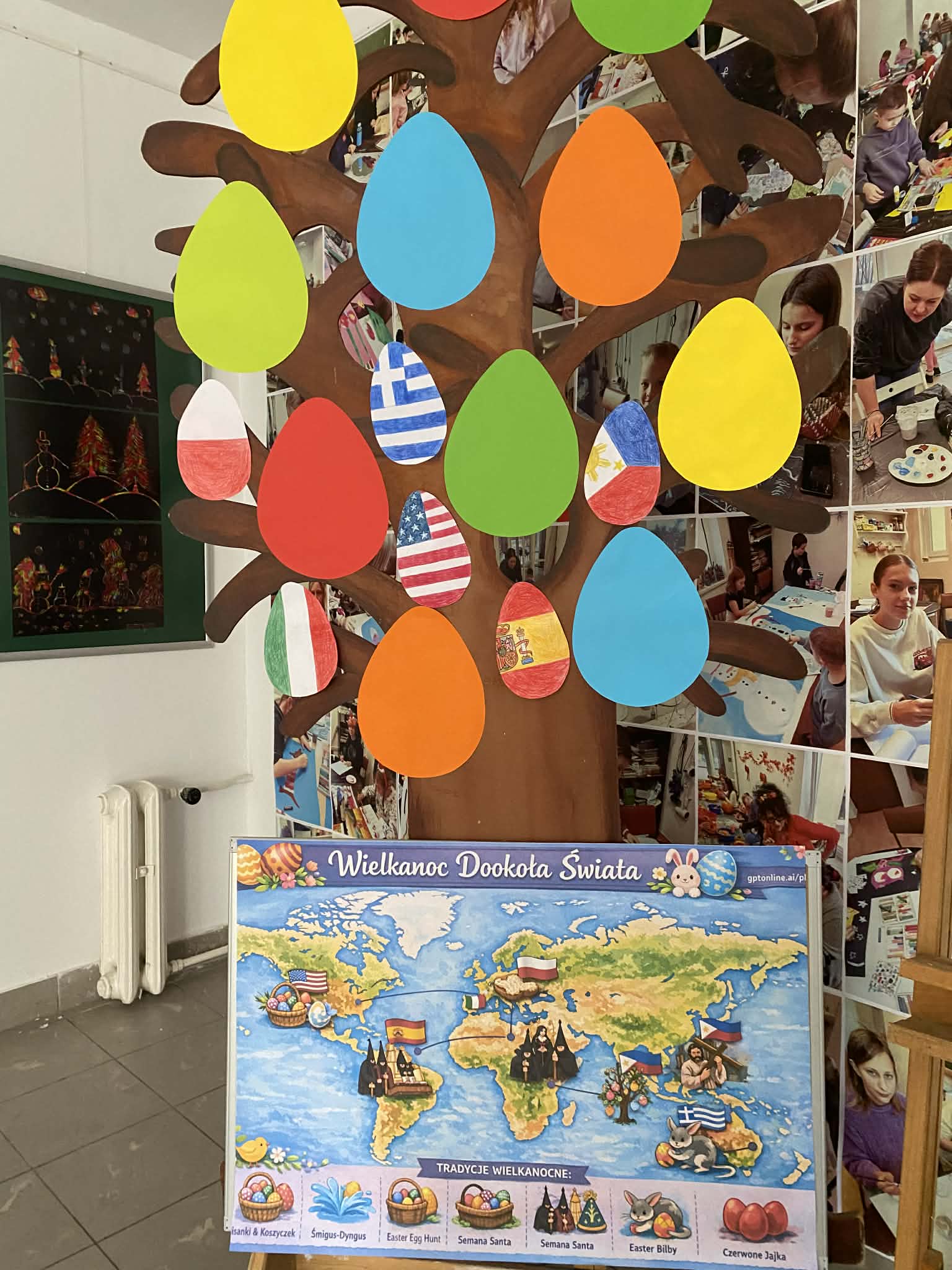 drzewo z kolorowymi jajkami w tym pomalowane teżwe Flagi Państw o których rozmawialiśmy