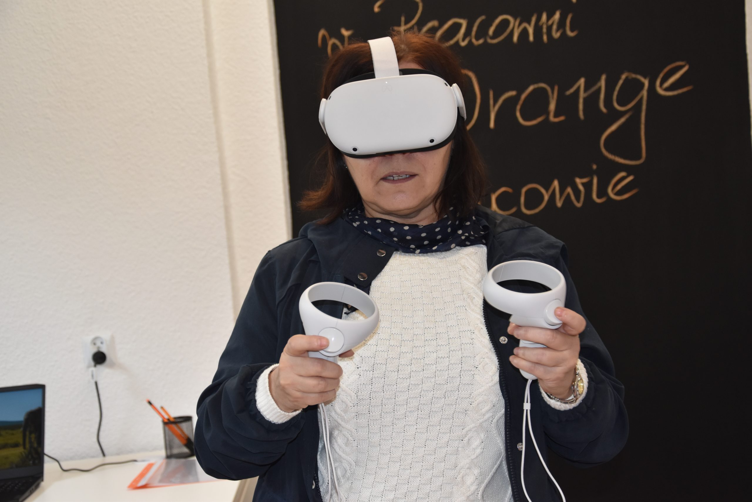kobieta w goglach vr