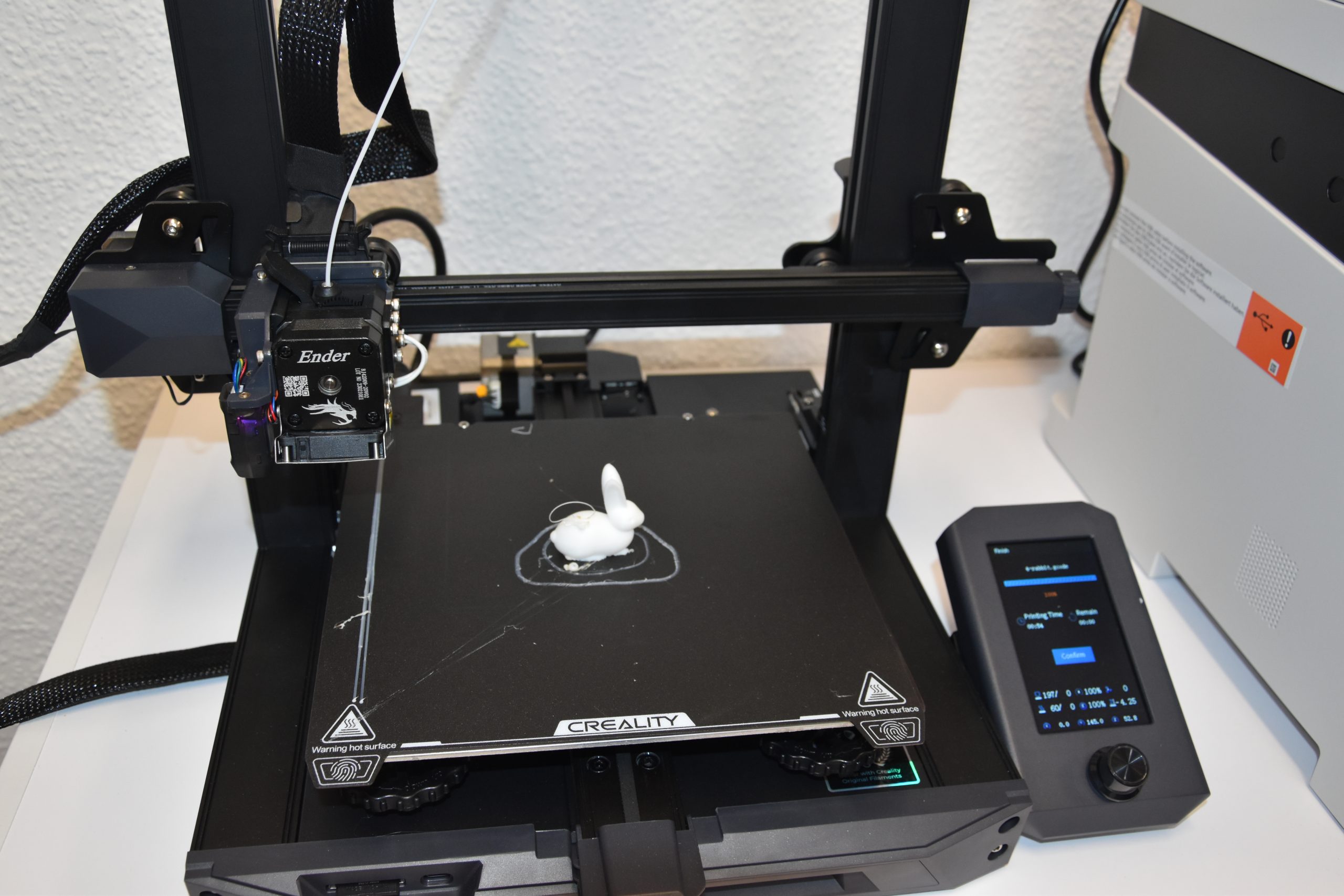 drukarka 3d z wydrukowanym króliczkiem