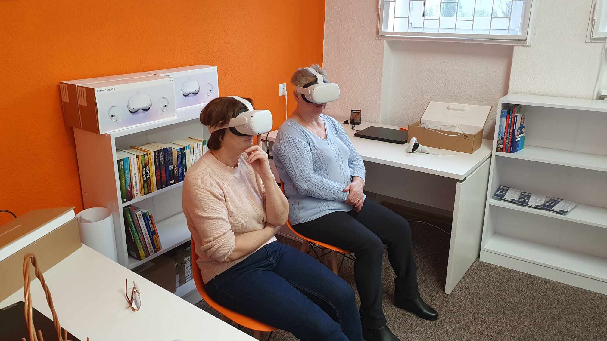 Dwie osoby w goglach VR.