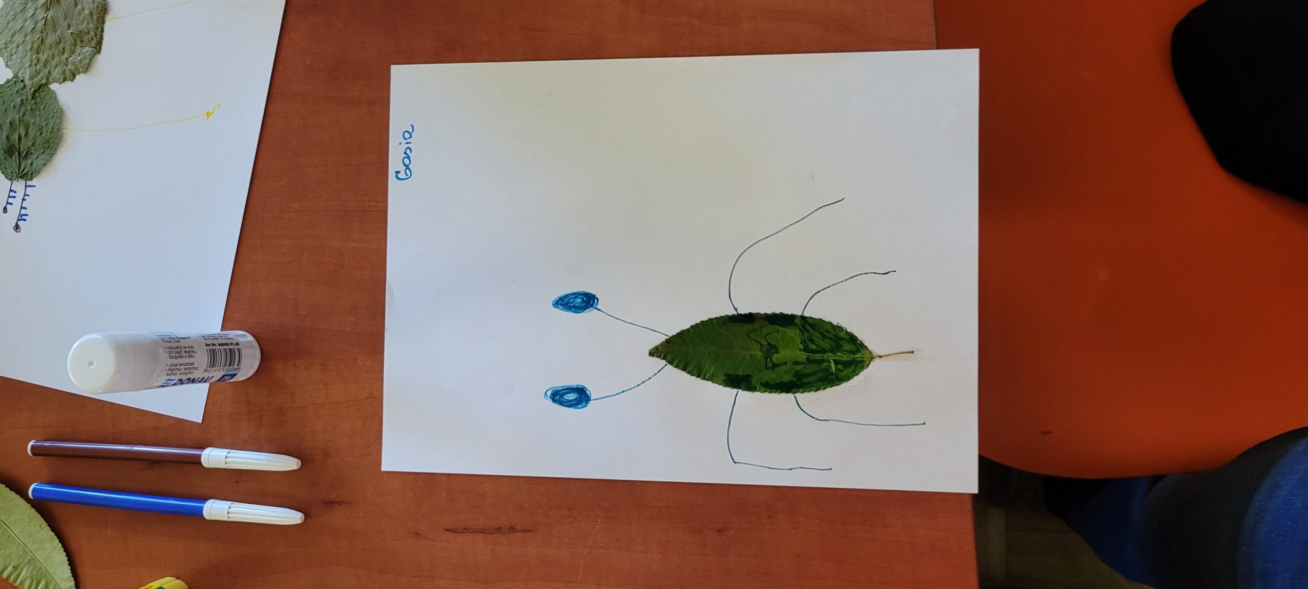 Tworzenie liściastych robaczków.