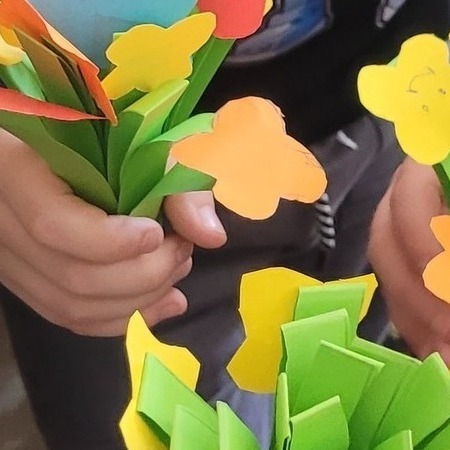 Tworzenie papierowych bukietów.