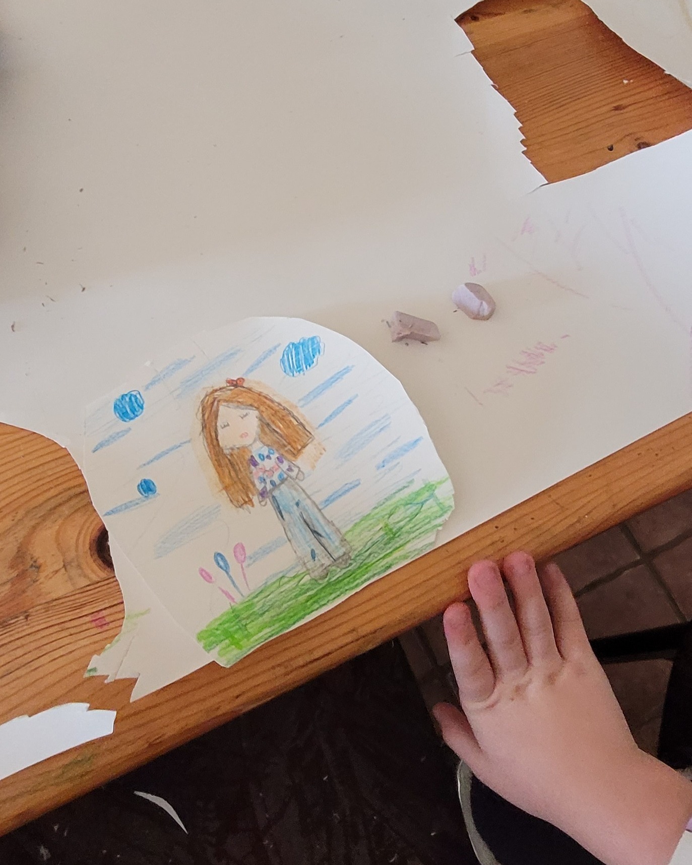 Rysunek na kartce papieru.