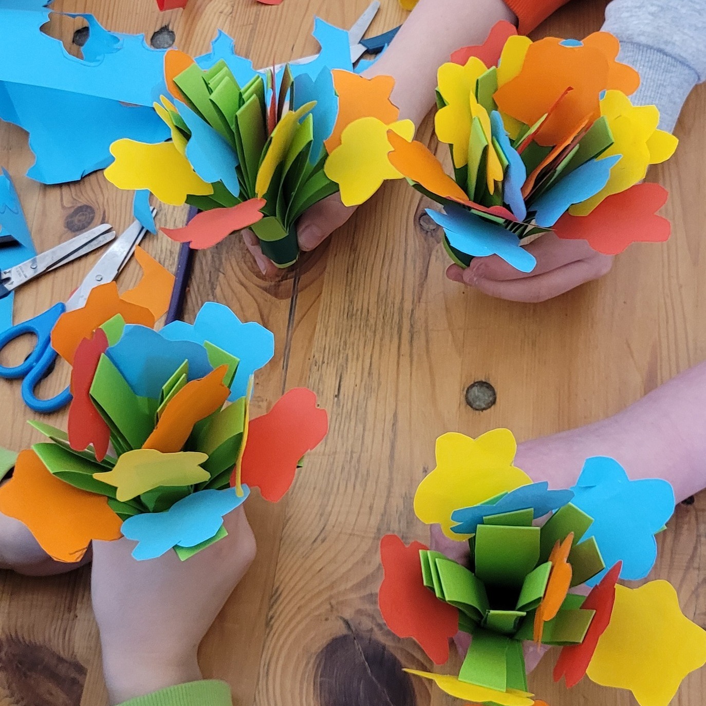 Tworzenie papierowych bukietów.