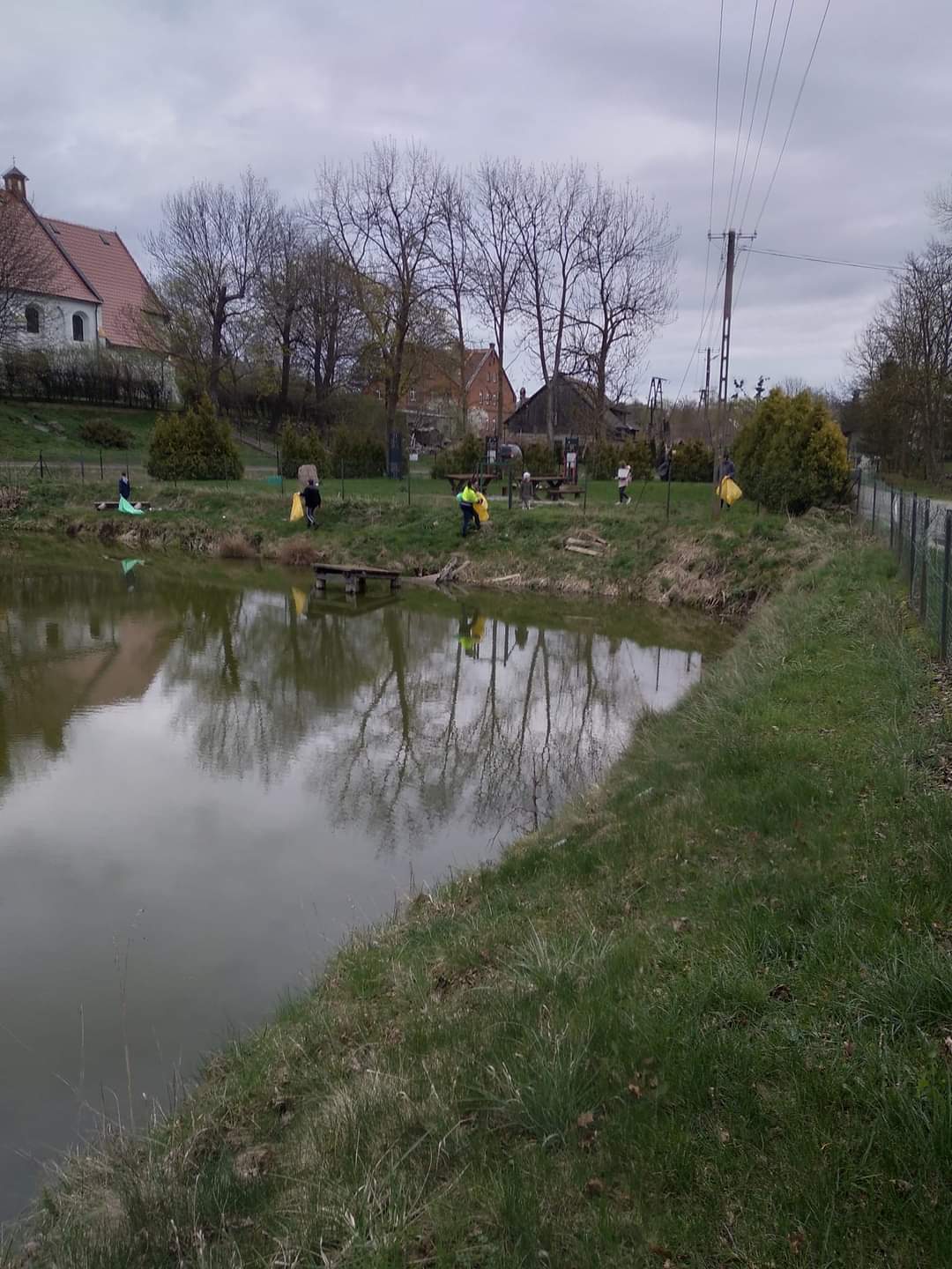 oczyszczanie wsi ze śmieci