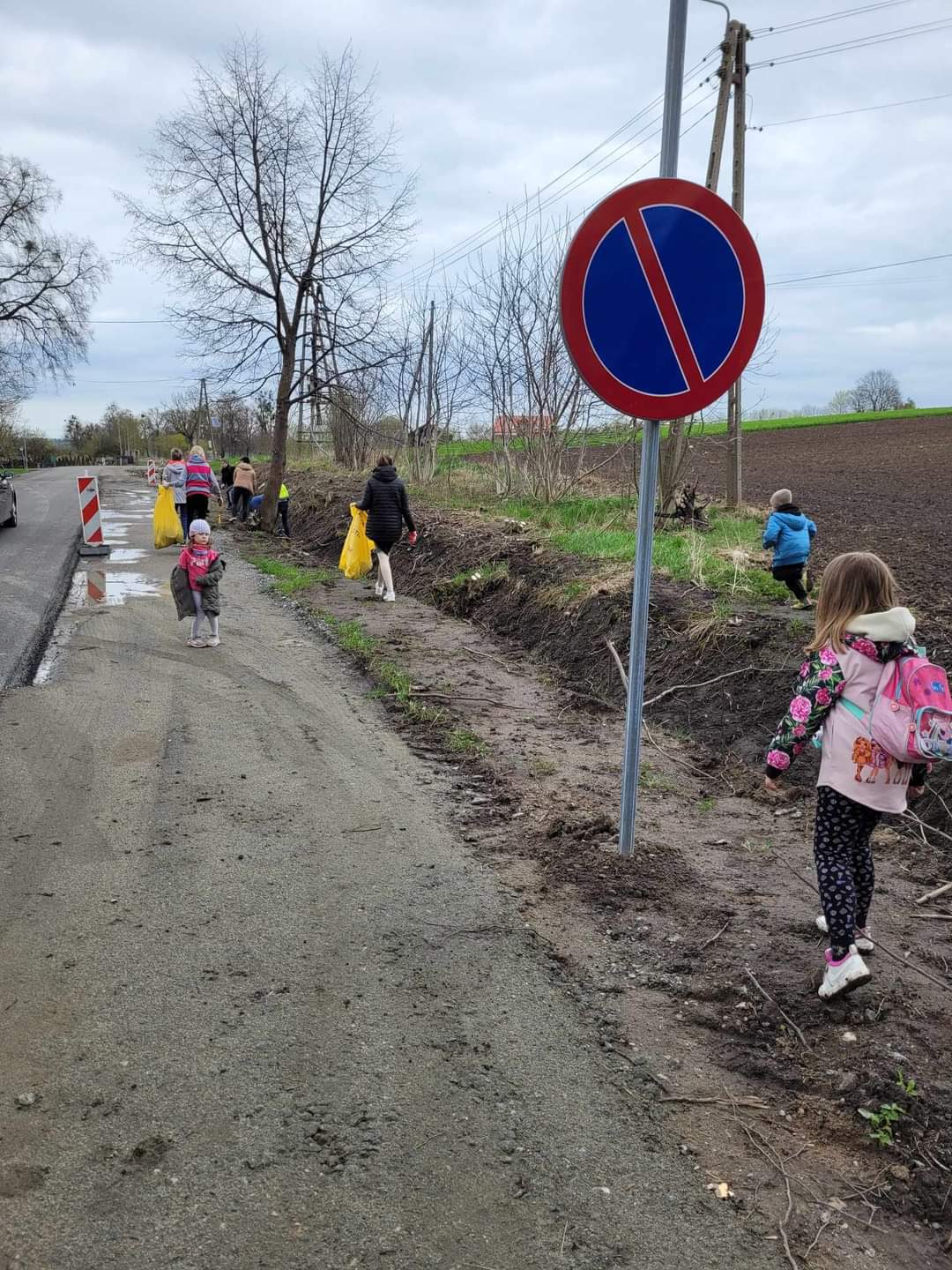 oczyszczanie wsi ze śmieci