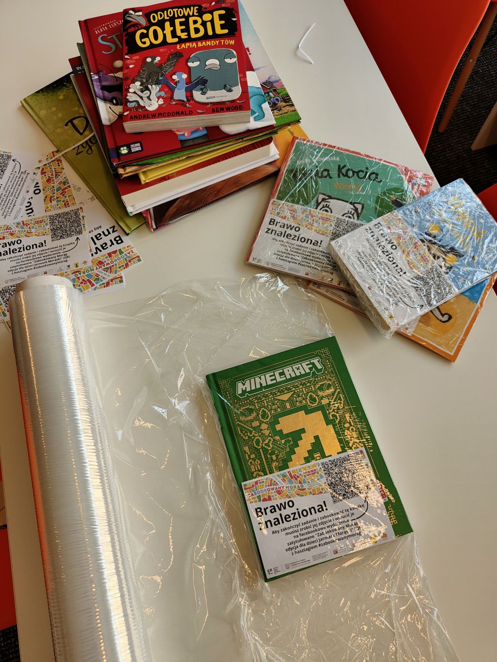 Pakowanie książek w folię
