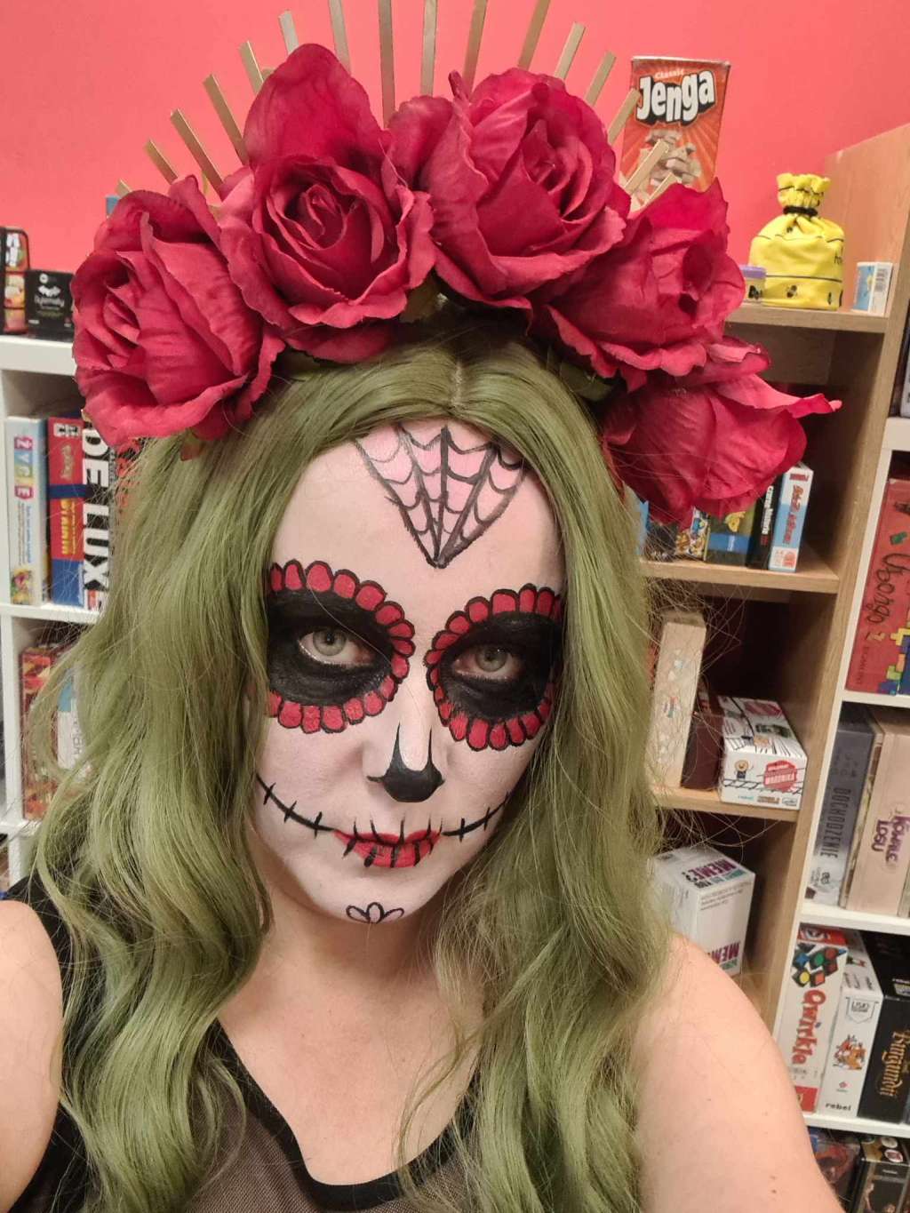 kobieta z Halloweenowym makijażem