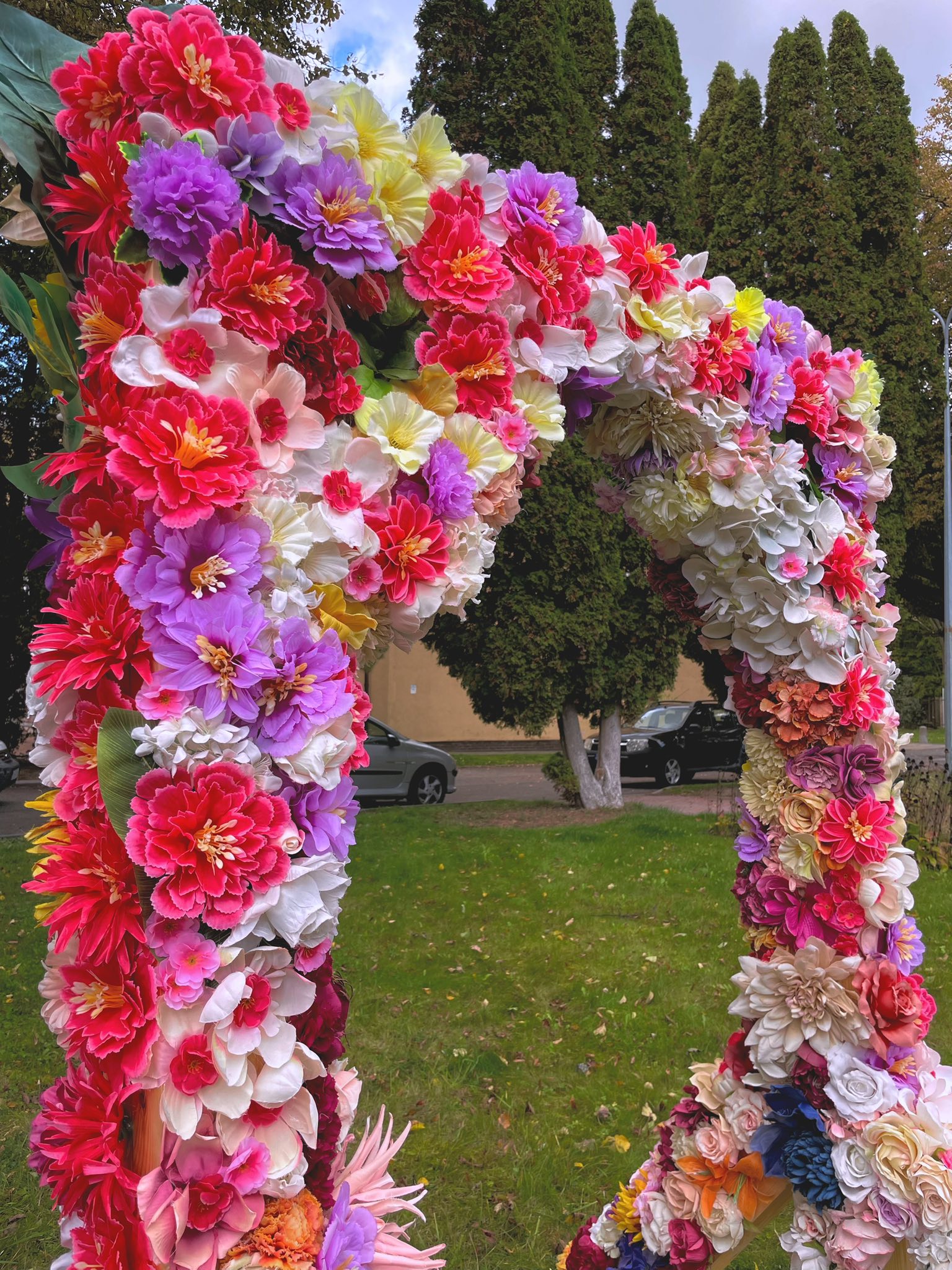 Kwiatowa ramka z neonowym motywem