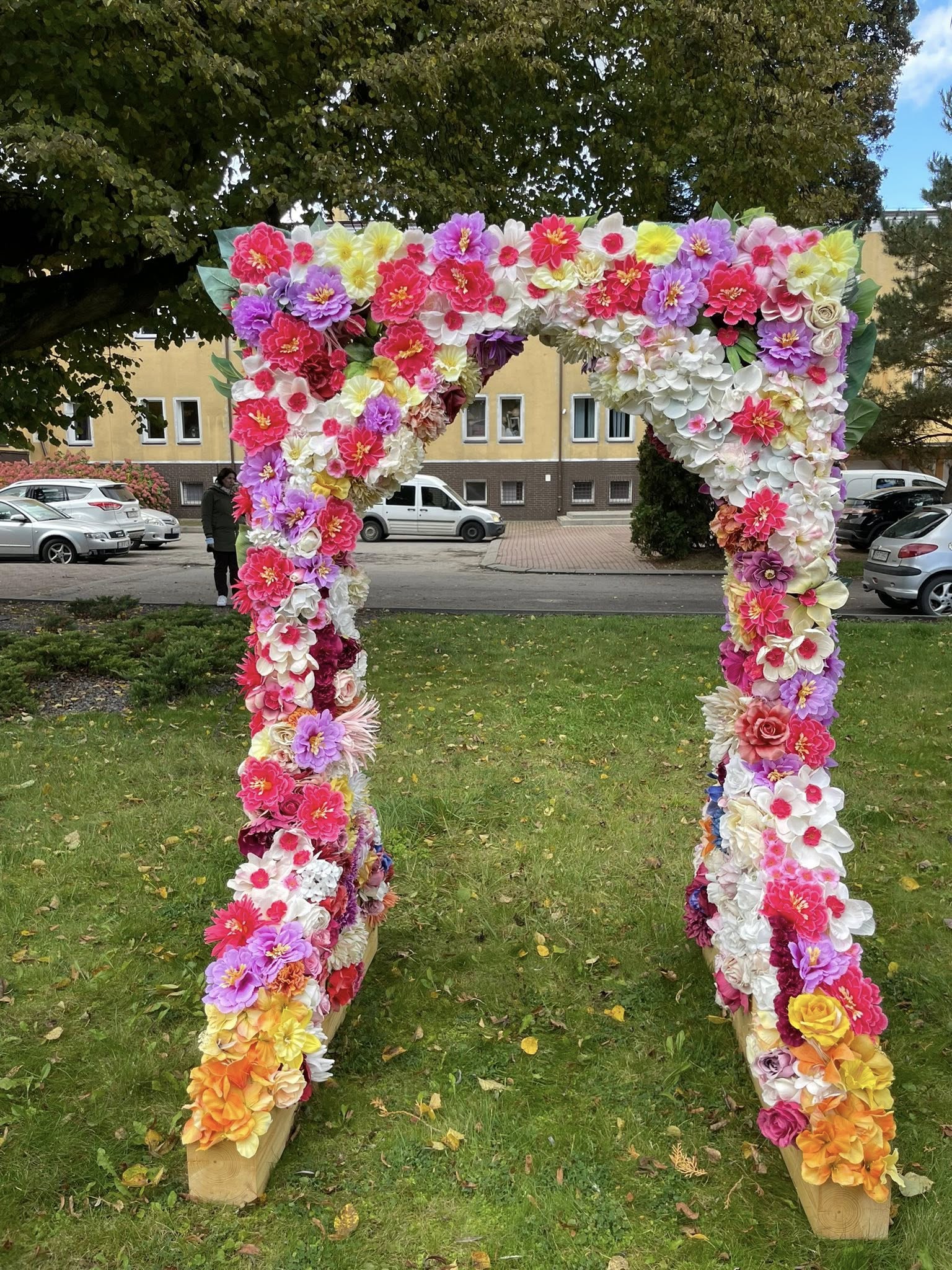 Kwiatowa ramka z neonowym motywem