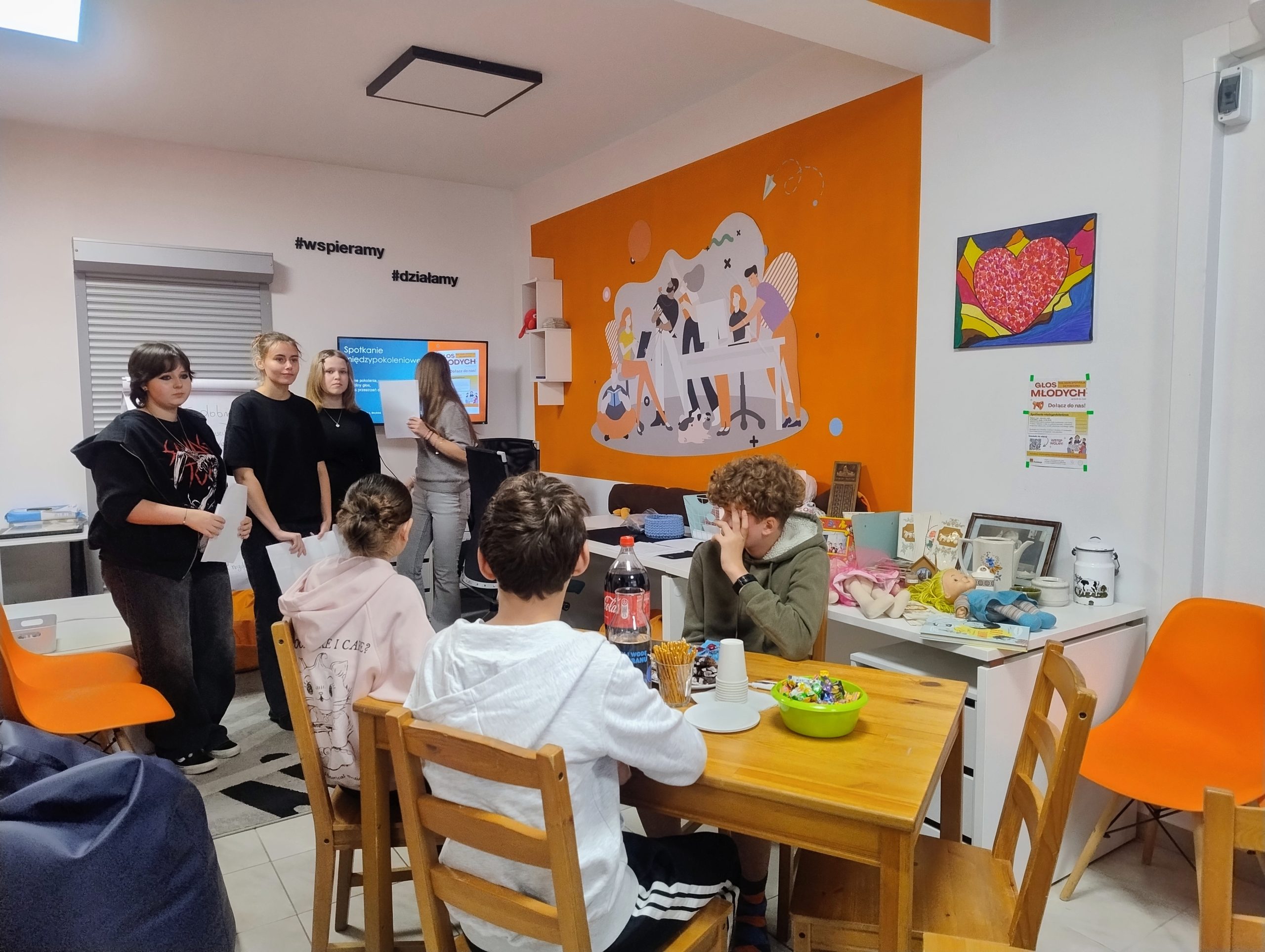 na sali widać uczestników spotkania międzypokoleniowego