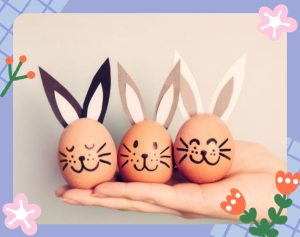 Jajka z namalowanymi twarzami króliczków i uszami.
