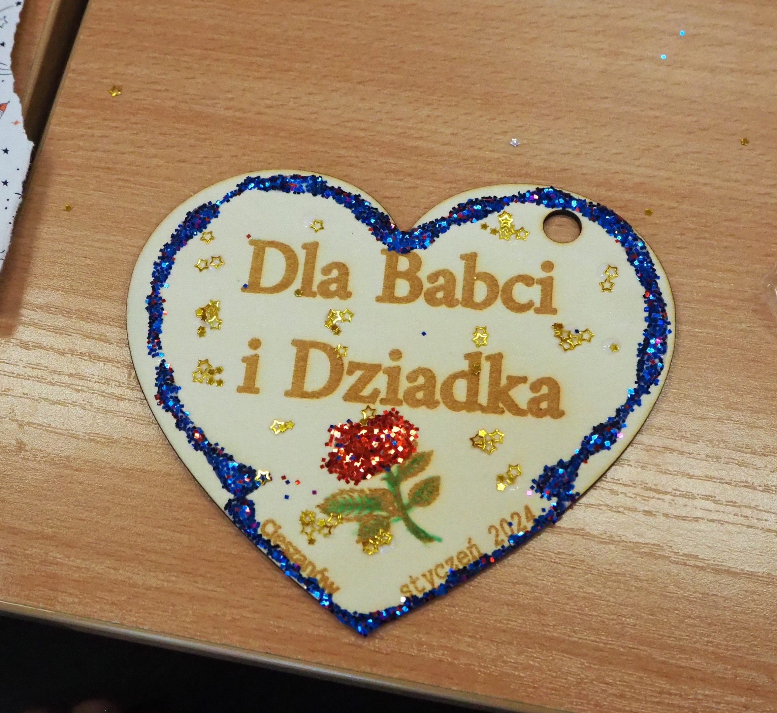 Ozdobione drewniane serduszko.