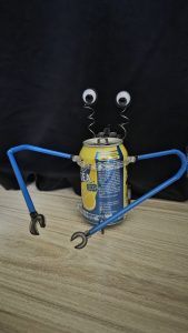 robot z puszki innych elementów