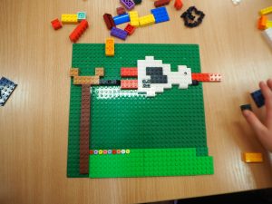 Bocian zbudowany z klocków lego