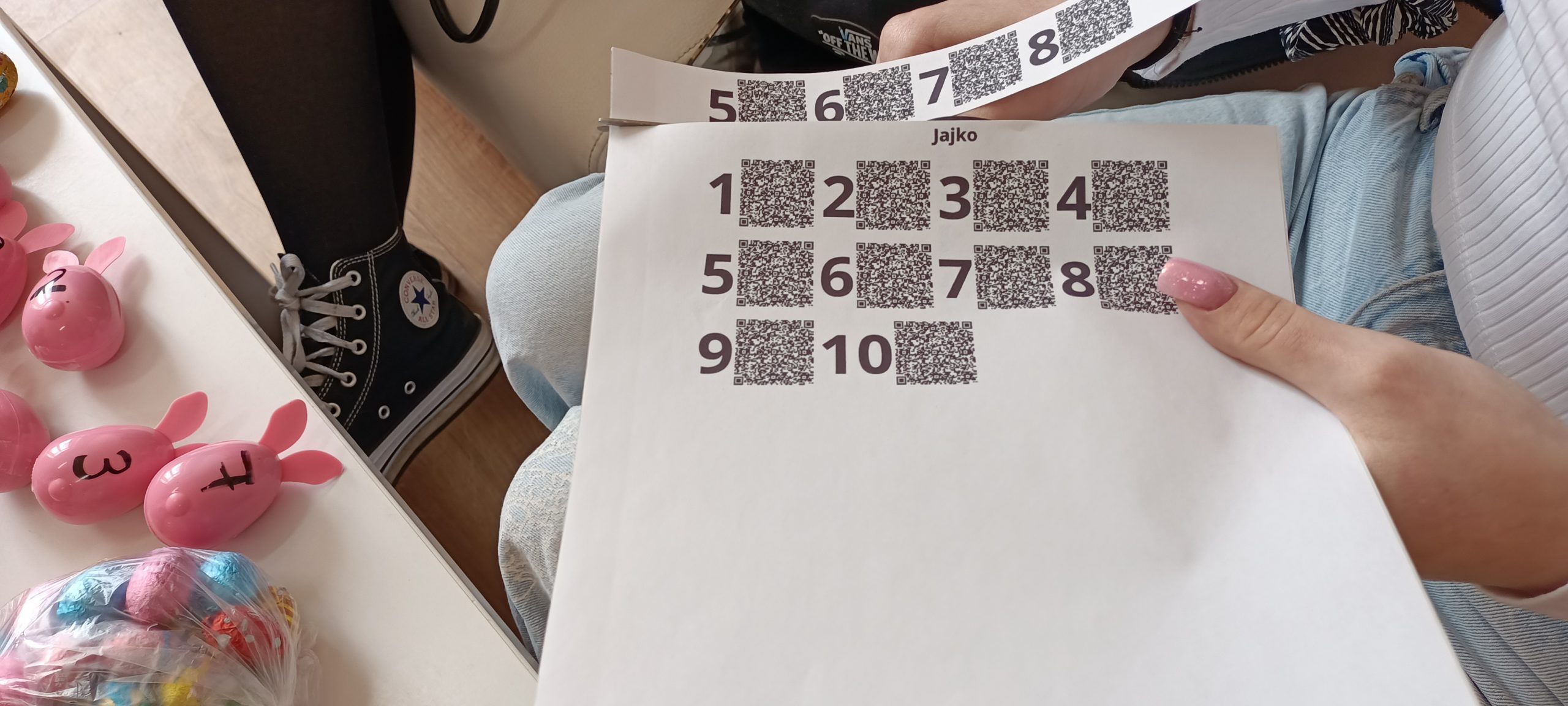 QR kody wydrukowane na kartce