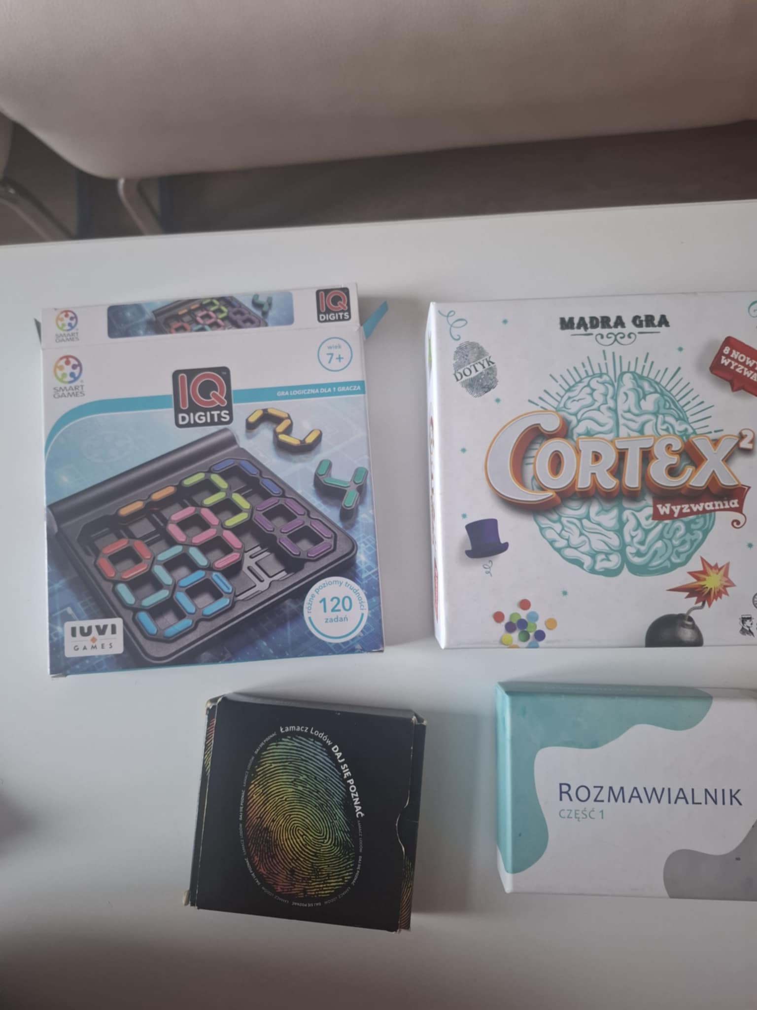 Gry logiczne i pomocniki w rozmowie