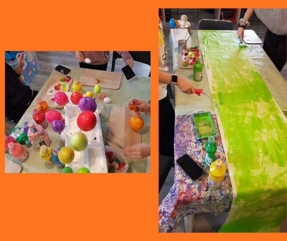 Kolaż dwóch zdjęć. Po lewej stronie zdjęcie z kolorowymi jajeczkami malowanymi przez dzieci. Zdjęcie po prawej stół a na nim długi brystol malowany przez dzieci na kolor zielony