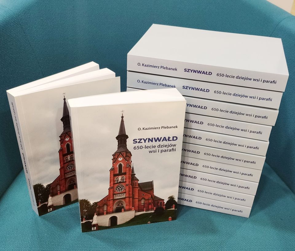 książka opisująca dzieje miejscowości i parafii Szynwałd