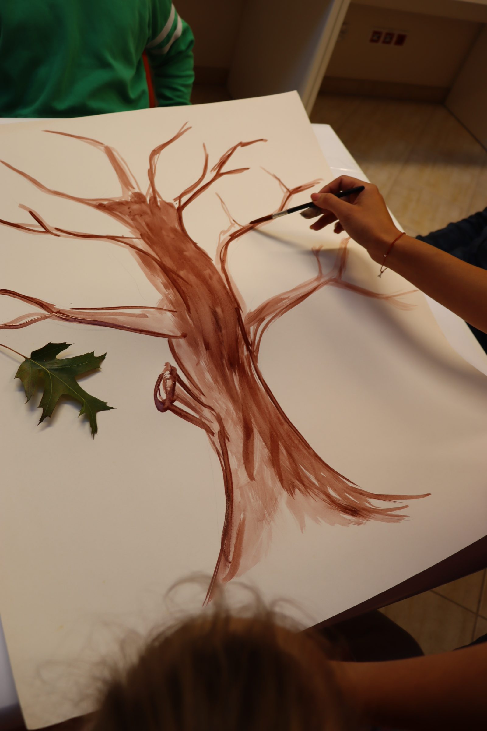 Zdjęcie namalowanego drzewa.