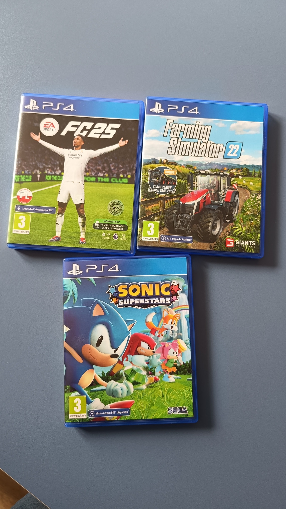 Zdjęcie trzech gier na PS4: FC15, Sonic oraz Farming Simulator