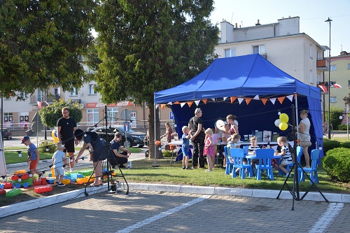 zdjęcie stoiska pracowni z oddali, balon