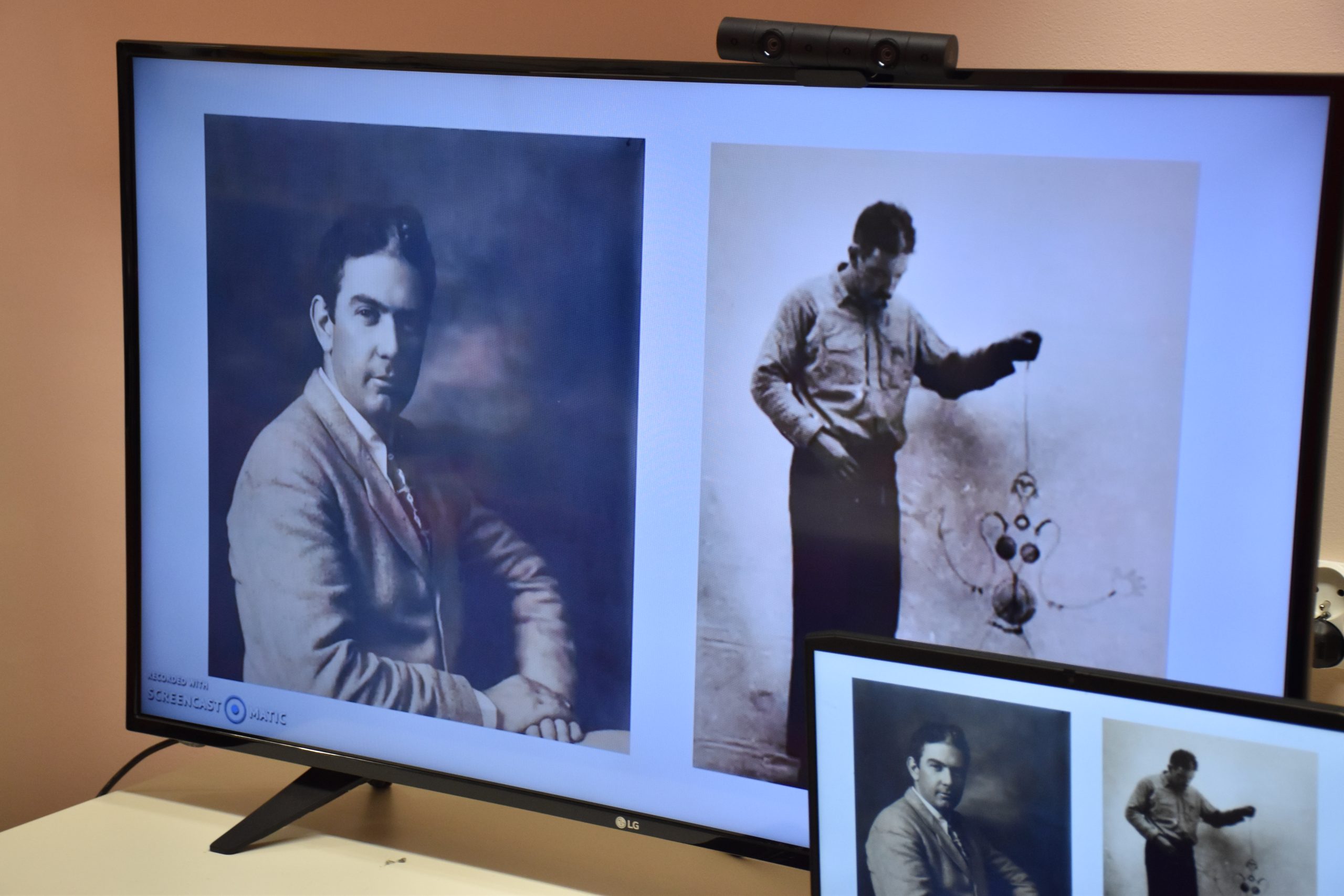 ekran z fotografiami Aleksandra Caldera