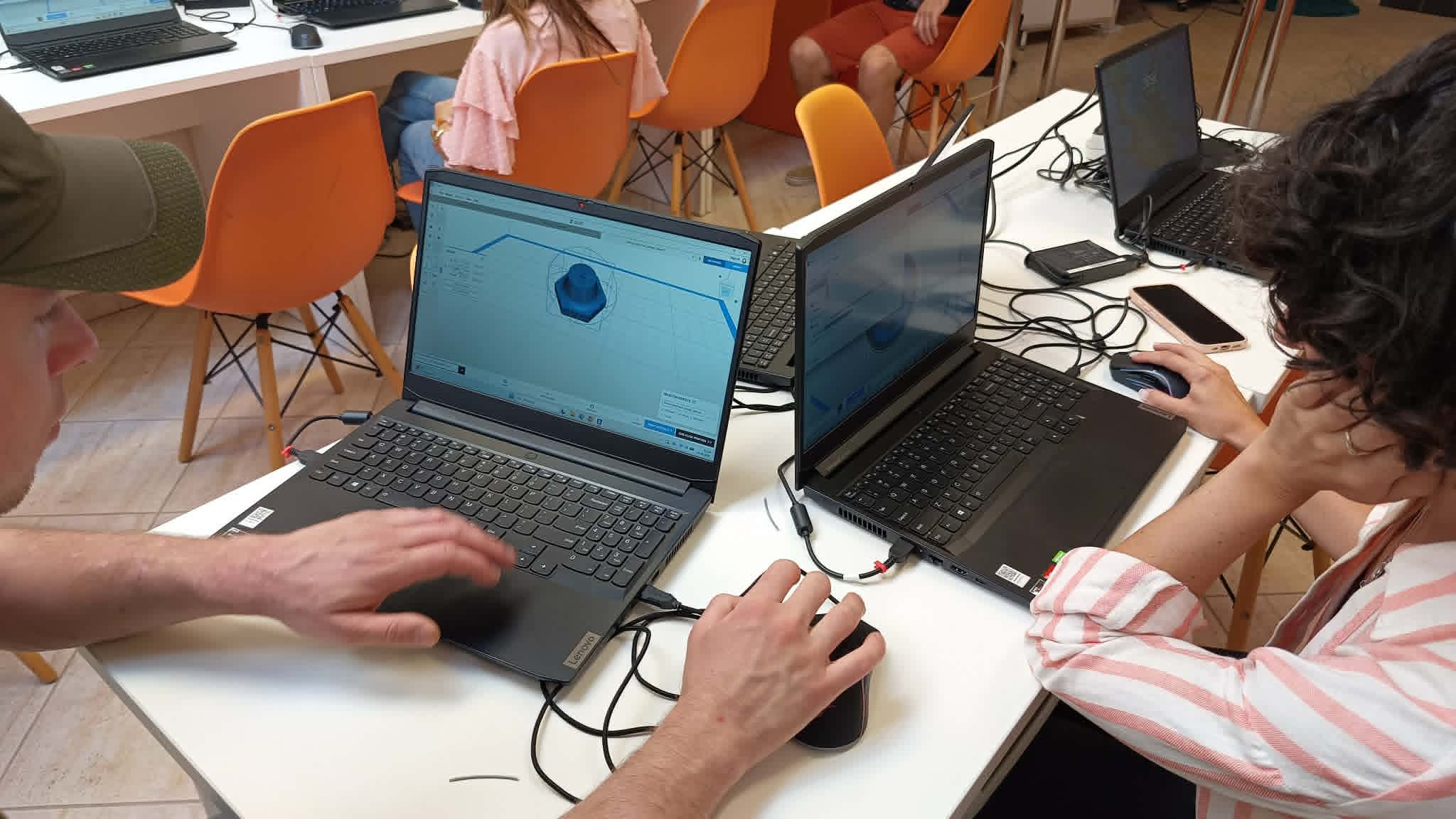 Projekt widoczny na laptopie