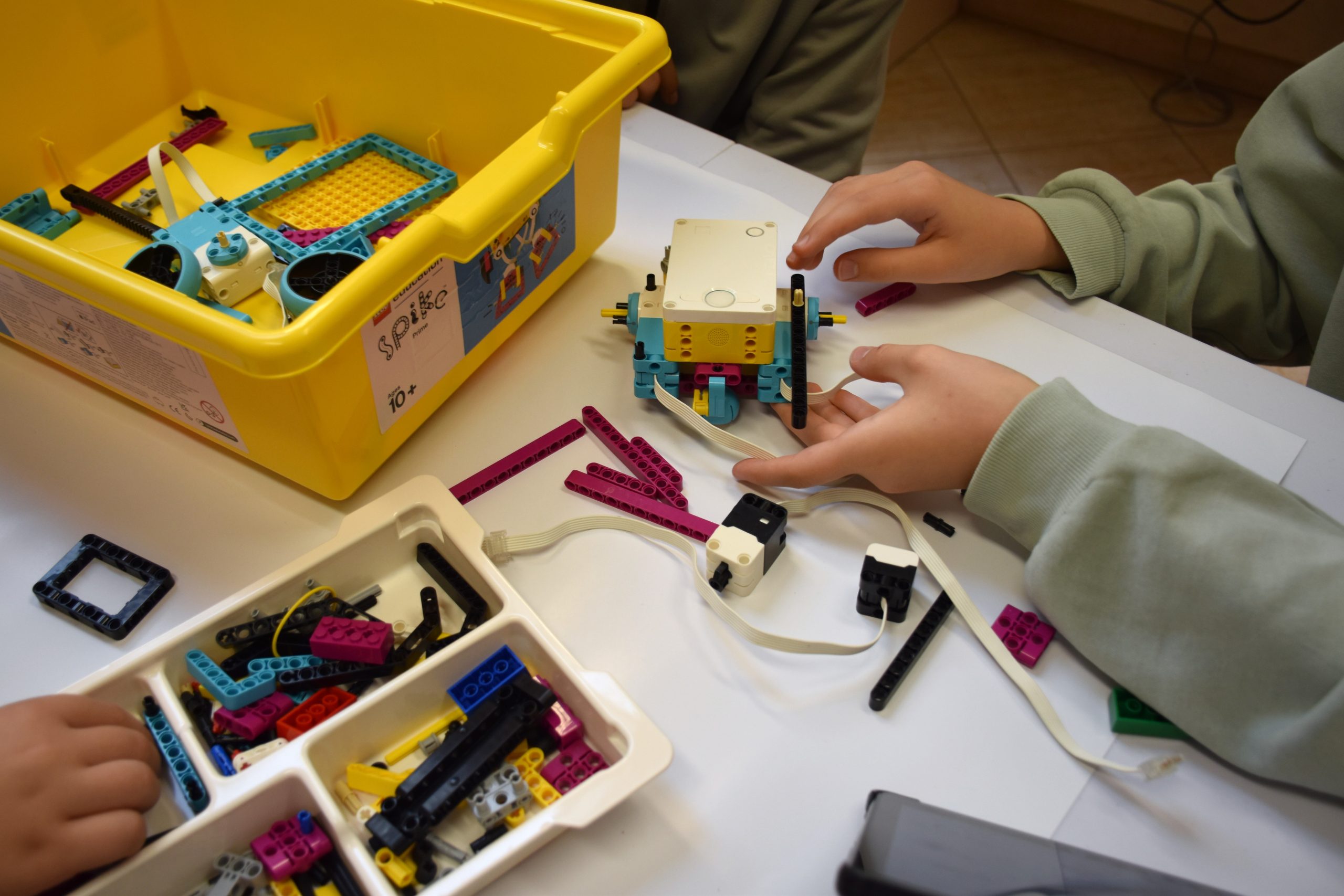 Składanie robota LEGO