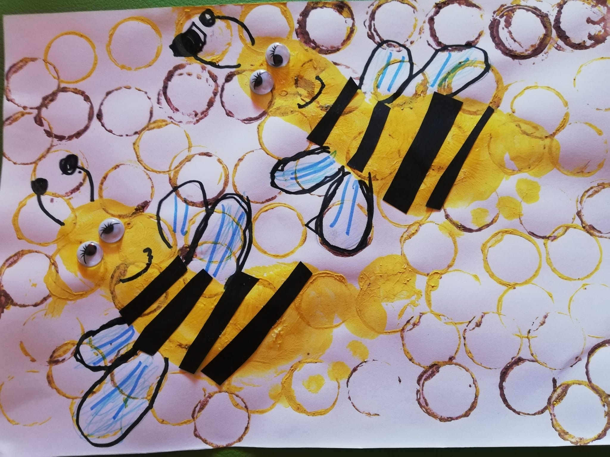 pszczoły w formie przestrzennej