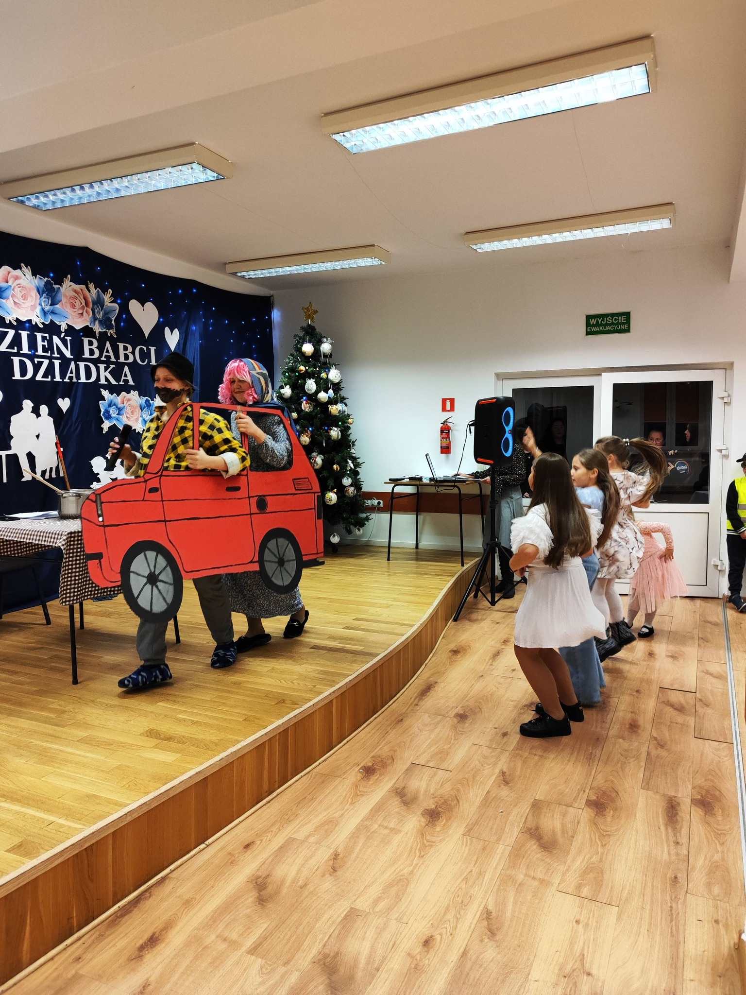 występ na obchodach dnia babci i dziadka