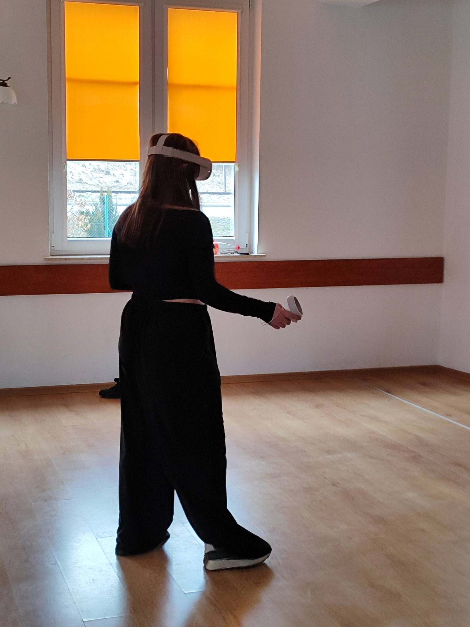 nastolatka w wirtualnym świecie