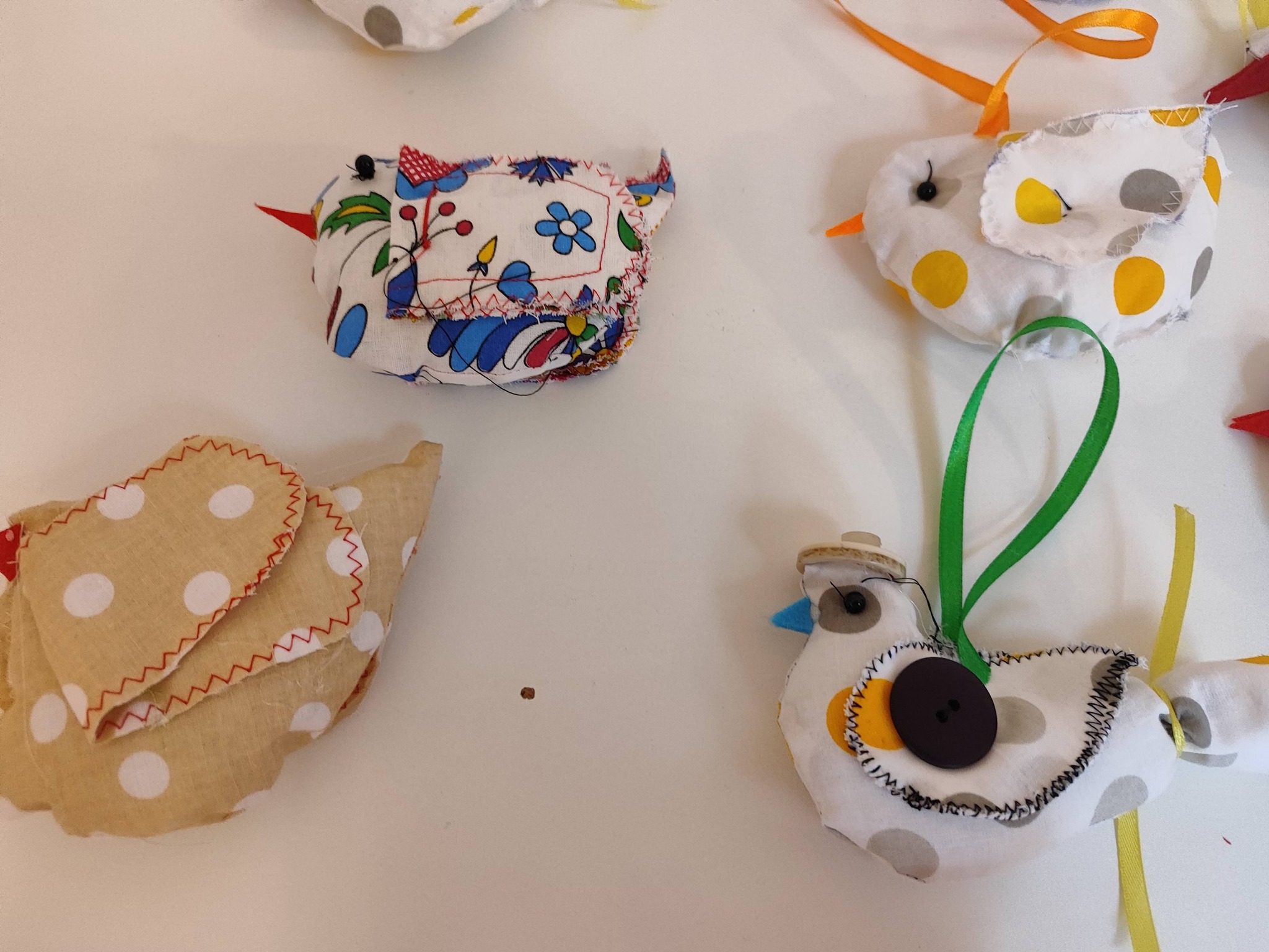 barwne ptaszki z tkaniny