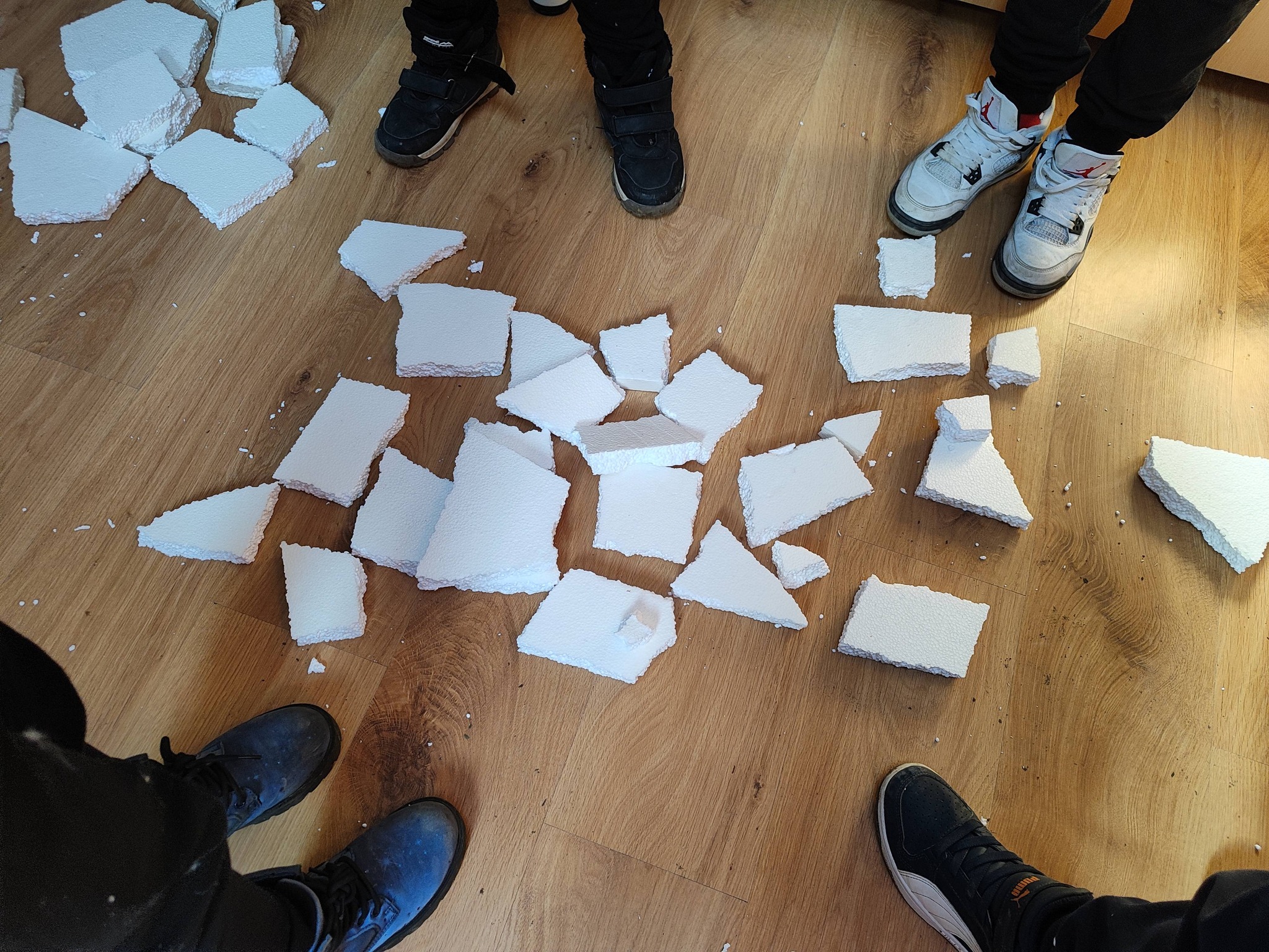 kry i tafle lodu ze styropianu